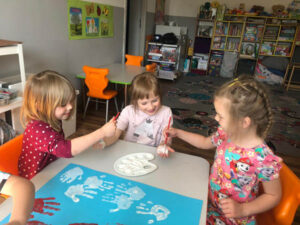 Dzień flagi w przedszkolu Sowia 5